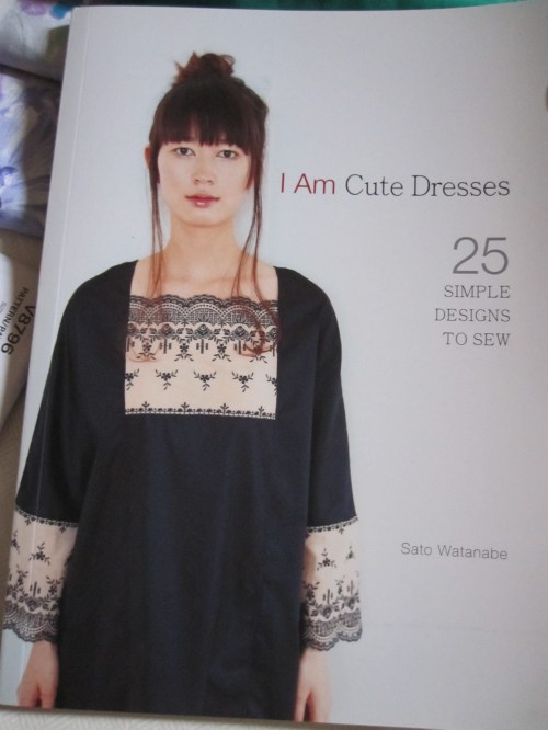 Book: I Am Cute Dresses